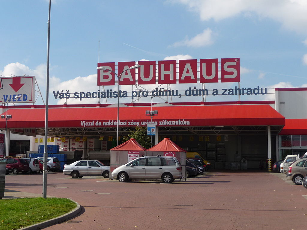 Bauhaus,_Heršpická,_Brno_(4)